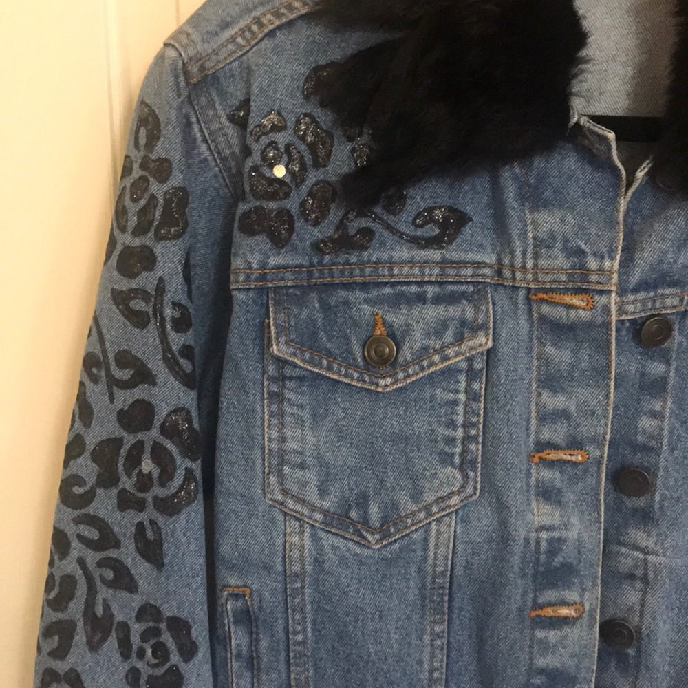 Vintage Jean Jacket with faux fur, Medium - Picture 2 of 7